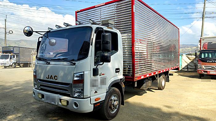 Camión furgón de Inter-Transporte listo para despacho